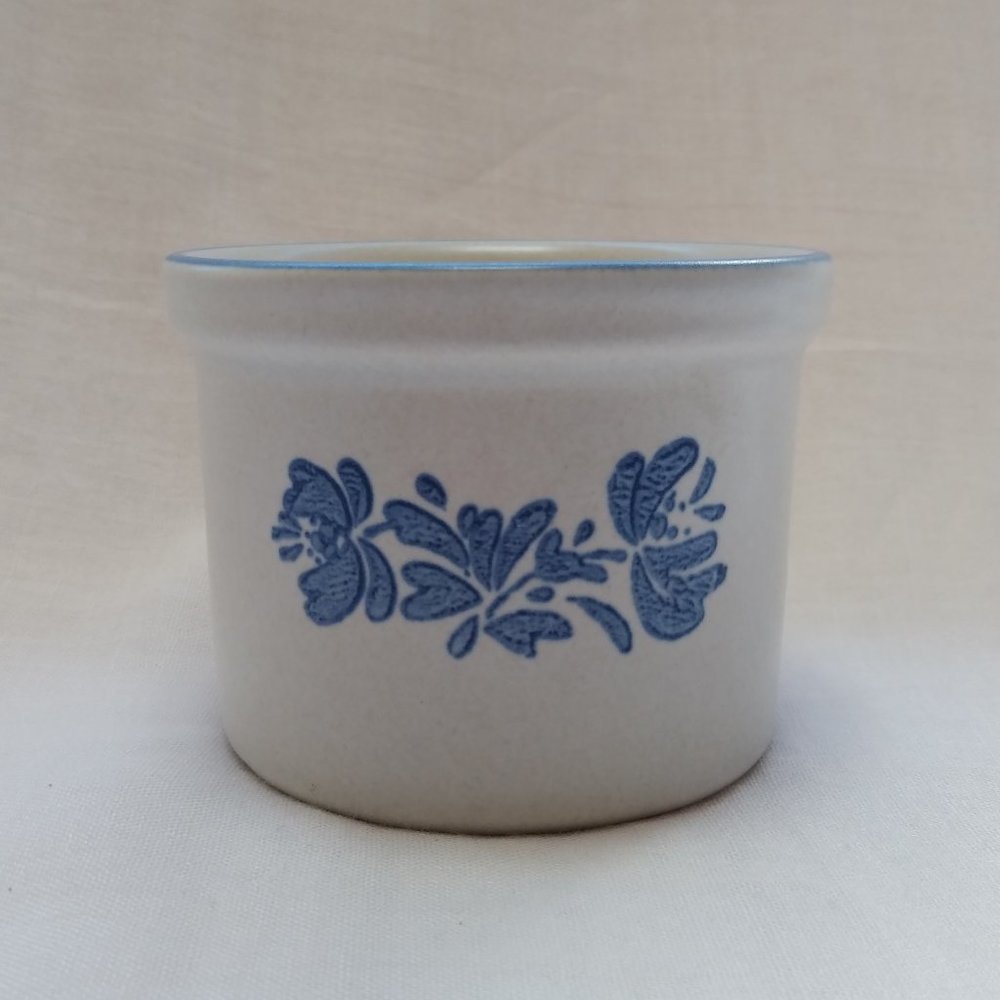 Vintage Pfaltzgraff Yorktowne Round Cheese Crock
